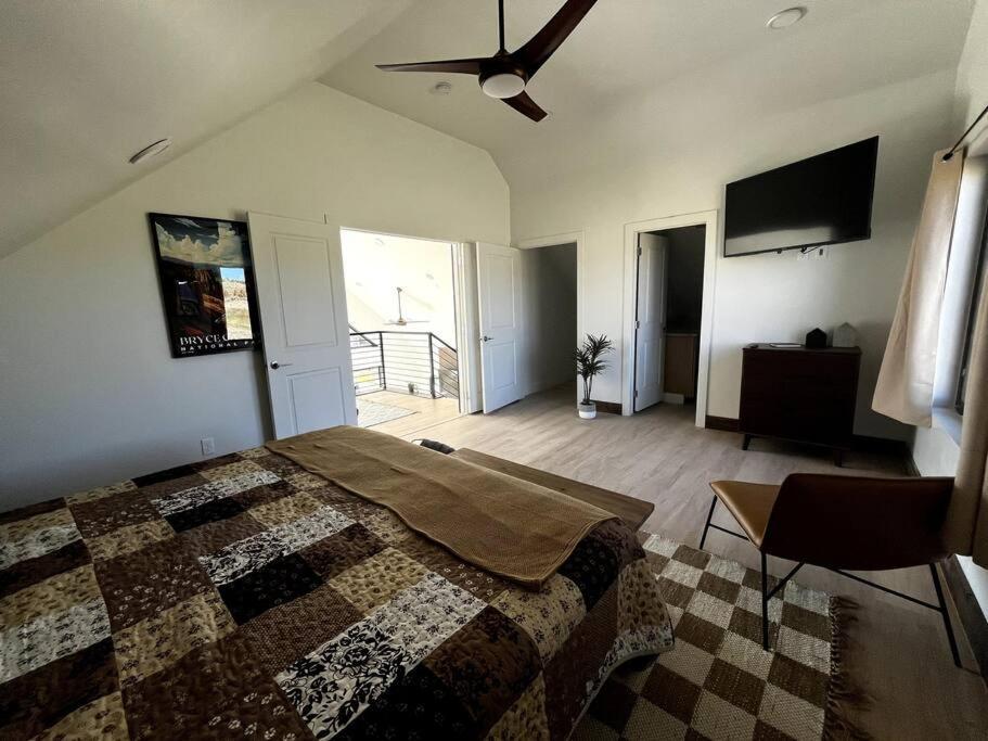 Red Rock Retreat Stunning Floor To Ceiling Views Hatch Exterior photo