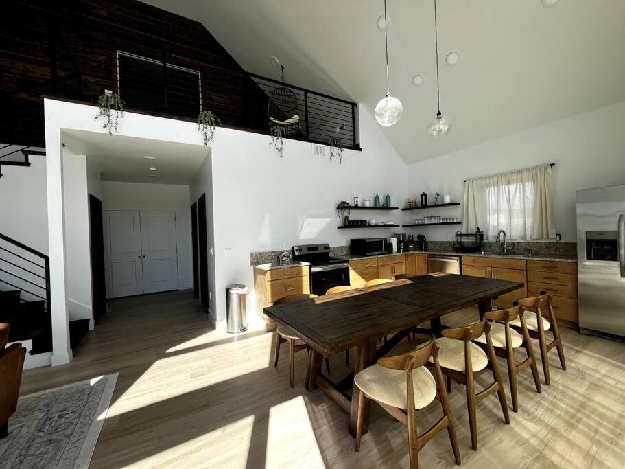 Red Rock Retreat Stunning Floor To Ceiling Views Hatch Exterior photo