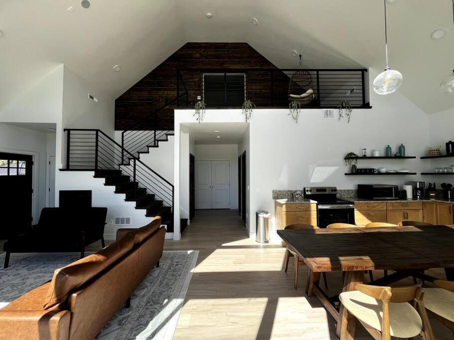 Red Rock Retreat Stunning Floor To Ceiling Views Hatch Exterior photo