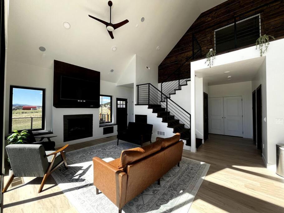 Red Rock Retreat Stunning Floor To Ceiling Views Hatch Exterior photo